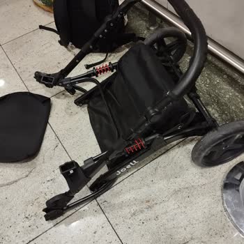 THY Kırık Teslim Edilen Bebek Arabası