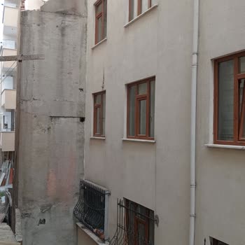 Küçükçekmece Belediyesi Güvenlik Önlemi Almadan Yıkım