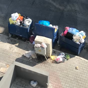 Buca Belediyesi İşçievleri Semti Çöp