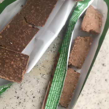 Ülker Antep Fıstıklı Çikolata Bozuk