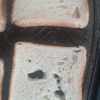 UNO Bu Nasıl Tost Ekmeği Küf Ve Aşırı Tuz Tadı Geliyor