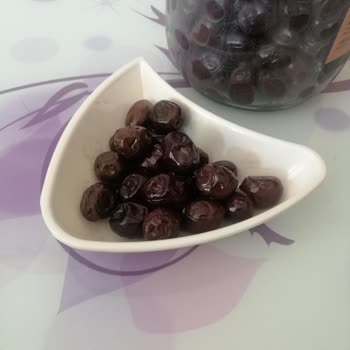 Kaanlar Zehir Gibi Acımış Siyah Zeytin