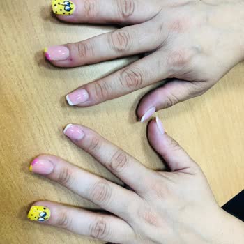 Olga Tırnak Center Mavişehir'deki Tırnak Salonunda Özensiz Çalışma