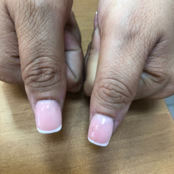 Olga Tırnak Center Mavişehir'deki Tırnak Salonunda Özensiz Çalışma