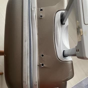 Anadolu Jet Yenı Aldığım Bavulum Kırılmış Kulpu Bile Üstünde Değildi,