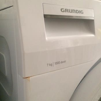 Grundig Çamaşır Makinesi Ön Yüzeyi 1 Yıl Dolmadan Paslandı