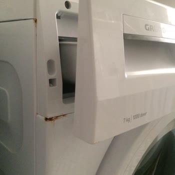 Grundig Çamaşır Makinesi Ön Yüzeyi 1 Yıl Dolmadan Paslandı