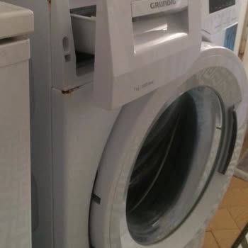 Grundig Çamaşır Makinesi Ön Yüzeyi 1 Yıl Dolmadan Paslandı