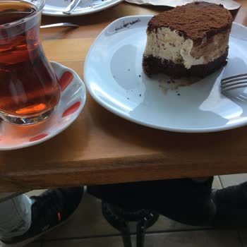 Gönül Kahvesi Şef Bayanın Dövecek Gibi Müşteri İle İlgilenmesi