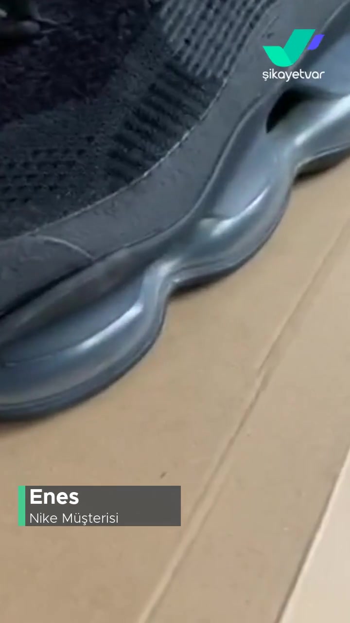 Nike Ayakkabının Açılan Yan Tarafı! videonun kapak resmi