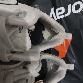 Skechers İç Astar Yırtılması