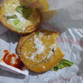 Burger King'den Aldığım Tavuk Burgerinde Kuş Tüyü Çıktı