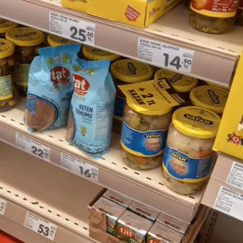 Şok Market 'de Bulunan Kurtlu Ve Böcekli Reyon Ürünleri