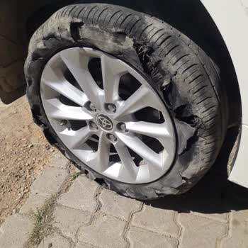 Europcar Firmasının Bozuk Şanzımanlı ve Kötü Lastikli Aracı