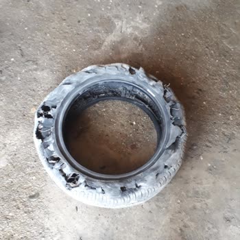 Europcar Firmasının Bozuk Şanzımanlı ve Kötü Lastikli Aracı