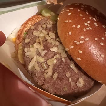 McDonald's Kokmuş Et Ve Dondurma Görünümlü Su