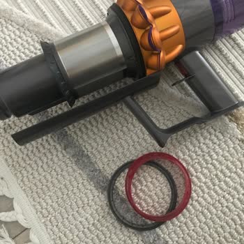 Dyson Kırmızı Lastiğinin Yerinden Çıkması
