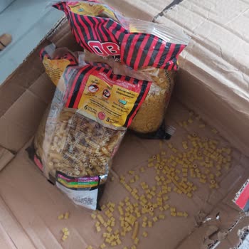 Oba Makarna Makarna Paketi Patlak Ve Dökülmüş