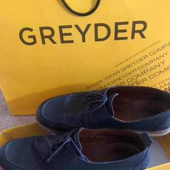 Enttäuschende Haltbarkeit bei Greyder-Schuhsohle schon nach 15 Monaten gerissen