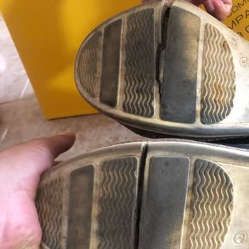 Enttäuschende Haltbarkeit bei Greyder-Schuhsohle schon nach 15 Monaten gerissen