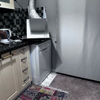 Damaged Cooker Hood Installed by Hoover Service - Who Will Cover the Costs?