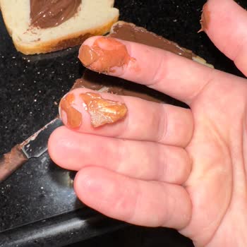 Nutella'nın İçinden Çıkan Sert Parçalar