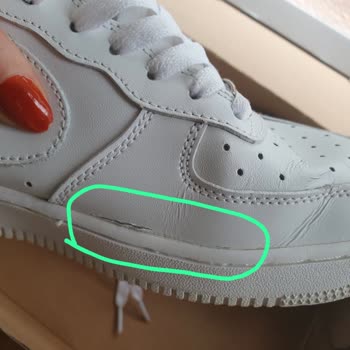 Nike Air Force Ayakkabımın Derisinde Yırtılma Oldu, Değişim Yapılmadı.
