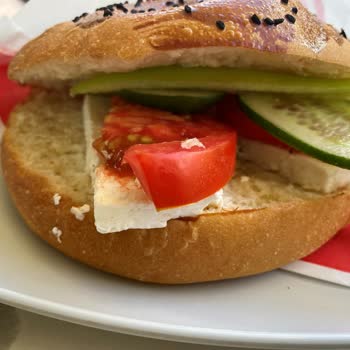 Simit Sarayı Yarısı Boş Sandviç Ve Yüksek Fiyat