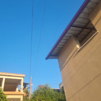 Toroslar Elektrik Dağıtım Elektrik Direği Düşmek Üzere