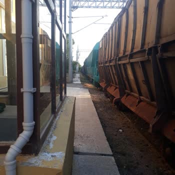 TCDD Himmetdede Tren İstasyonunda Yük Trenlerinden Trene Ulaşamıyoruz
