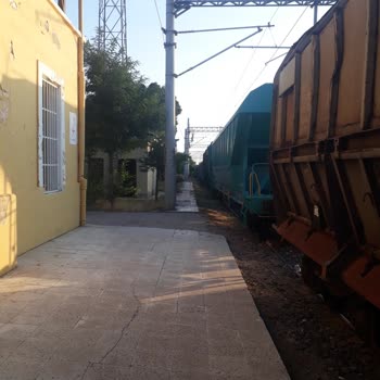 TCDD Himmetdede Tren İstasyonunda Yük Trenlerinden Trene Ulaşamıyoruz