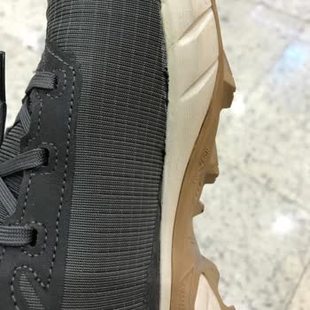 Etichet Mağazası Antares Şubesi Salomon Ayakkabı