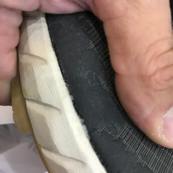 Etichet Mağazası Antares Şubesi Salomon Ayakkabı