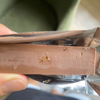 Kinder Chocolate Son Tüketim Tarihi Geçmemesine Rağmen Böceklenmişti