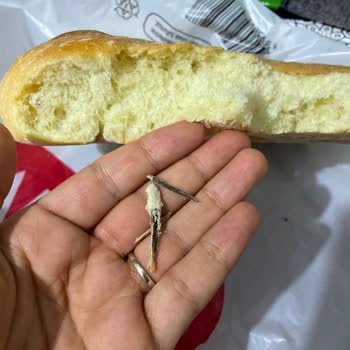 BİM Ekmeğin İçinden Yabancı Cisim Çıkması