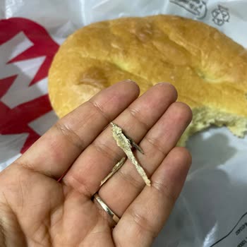 BİM Ekmeğin İçinden Yabancı Cisim Çıkması