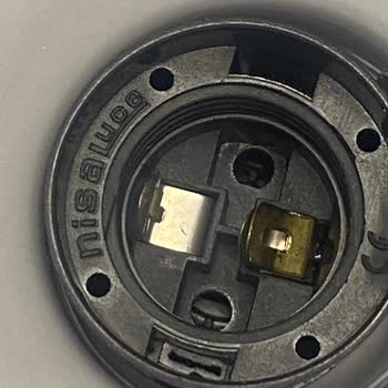 Banio Yapı Market Masa Üstü Okuma Lambasında Fabrika Üretim Hatası