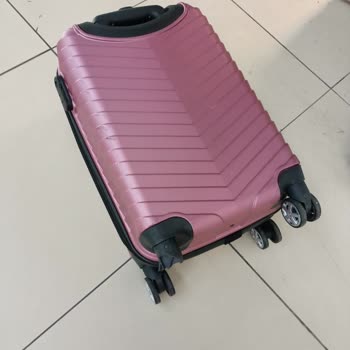 Pegasus Valizimin Tekerini Kırık Teslim Etti.