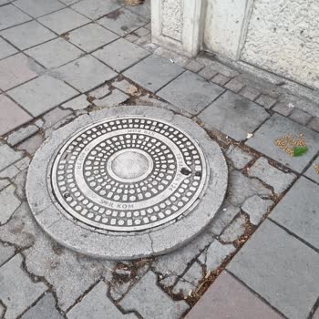 Superonline F/O Rögar Kapağı Tehlikesi Düşüp Yaralanmak