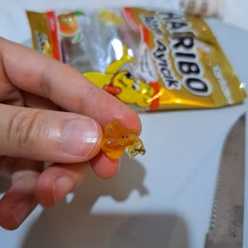 Haribo Jelibon İçerisinden Çıkan Siyah Cisim