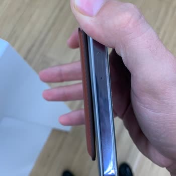 iPhone Ürünün Arkasında Durmuyor