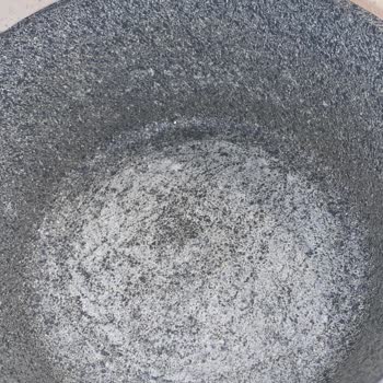 Emsan Mutfak Granit Tencerenin Kaplamasının Dökülmesi