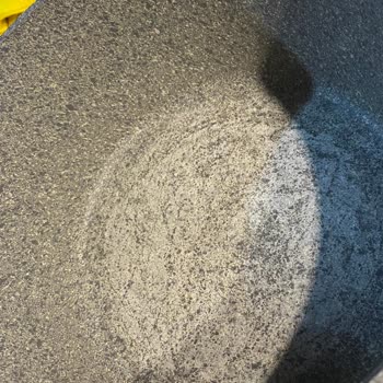 Emsan Mutfak Granit Tencerenin Kaplamasının Dökülmesi