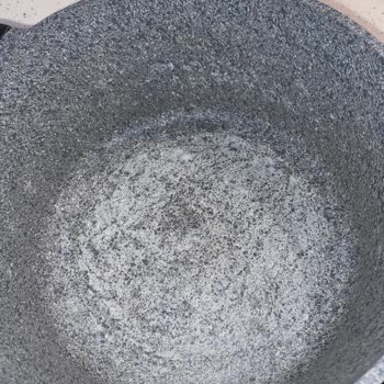 Emsan Mutfak Granit Tencerenin Kaplamasının Dökülmesi