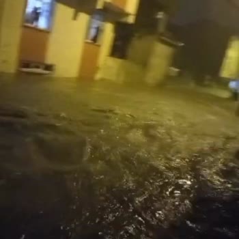 İBB - İstanbul Büyükşehir Belediyesi Sel Baskını Yağmur Suyu