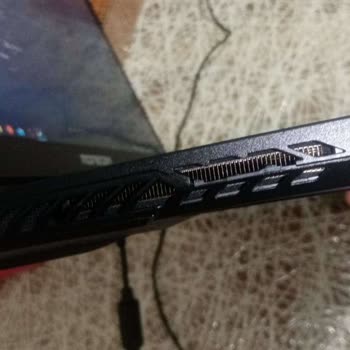 Monster Notebook Bakım Sonrası Kırık Parçalar