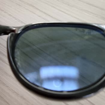 Atasun Optik Rayban Güneş Gözlüğünde Dairesel Lekelenmeler