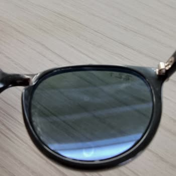 Atasun Optik Rayban Güneş Gözlüğünde Dairesel Lekelenmeler