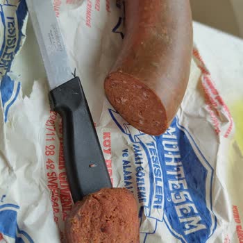 Muhteşem Dinlenme Tesisleri Muhteşem Dinlenme Tesisi Dövme Sucuğundan İğrenme