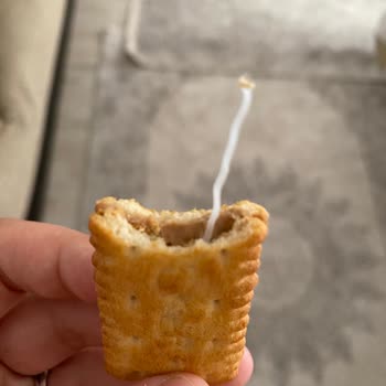 Ülker İkram Bisküvi İçerisinde Plastik Silikon Parça